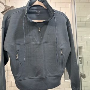 Stylish brand-new 1/2 zip Old Navy Dynamic Fleece Sweatshirt